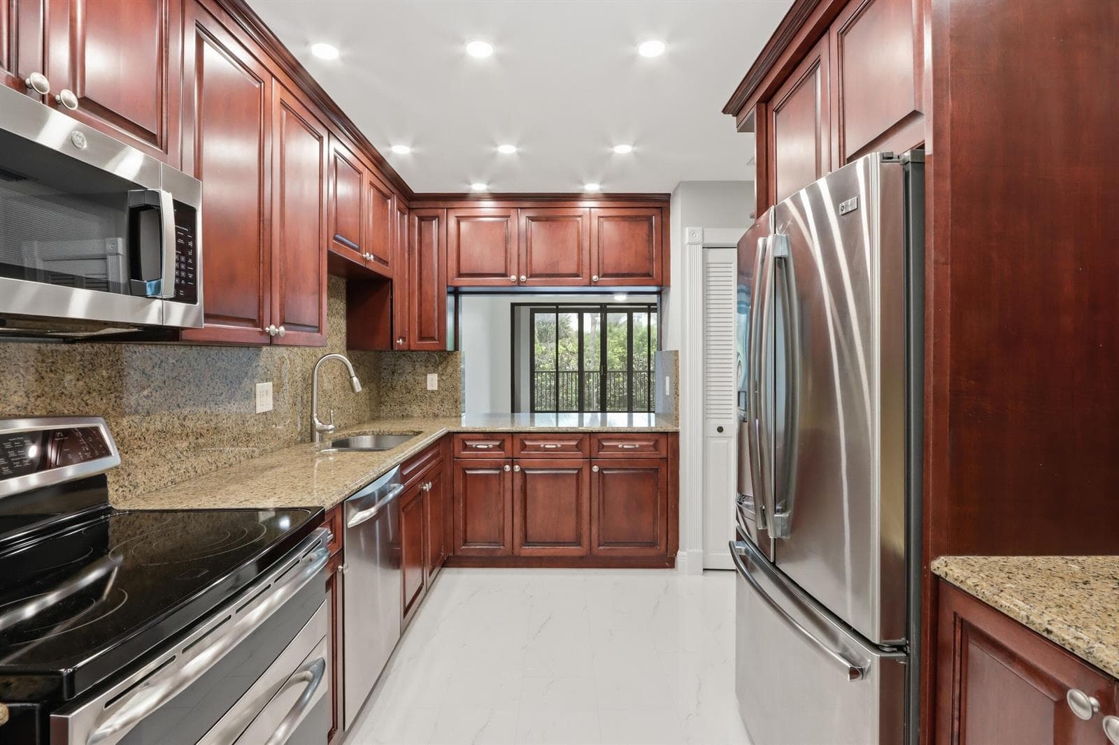220 Lake Drive 206 photo 4