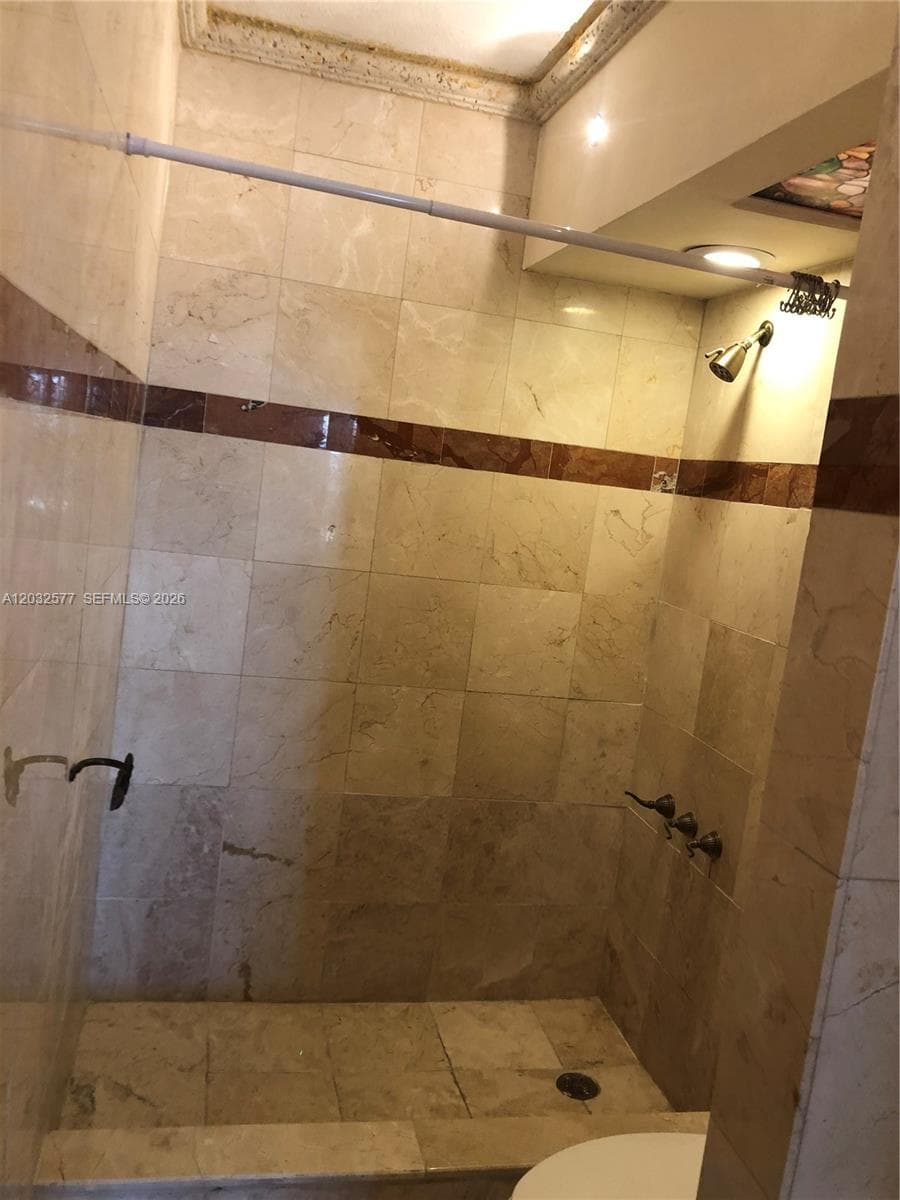 5005 Collins Ave 1202 photo 17