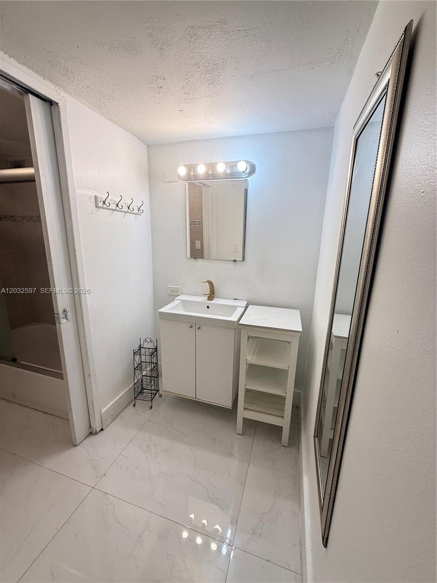 17021 N Bay Rd 103 photo 23