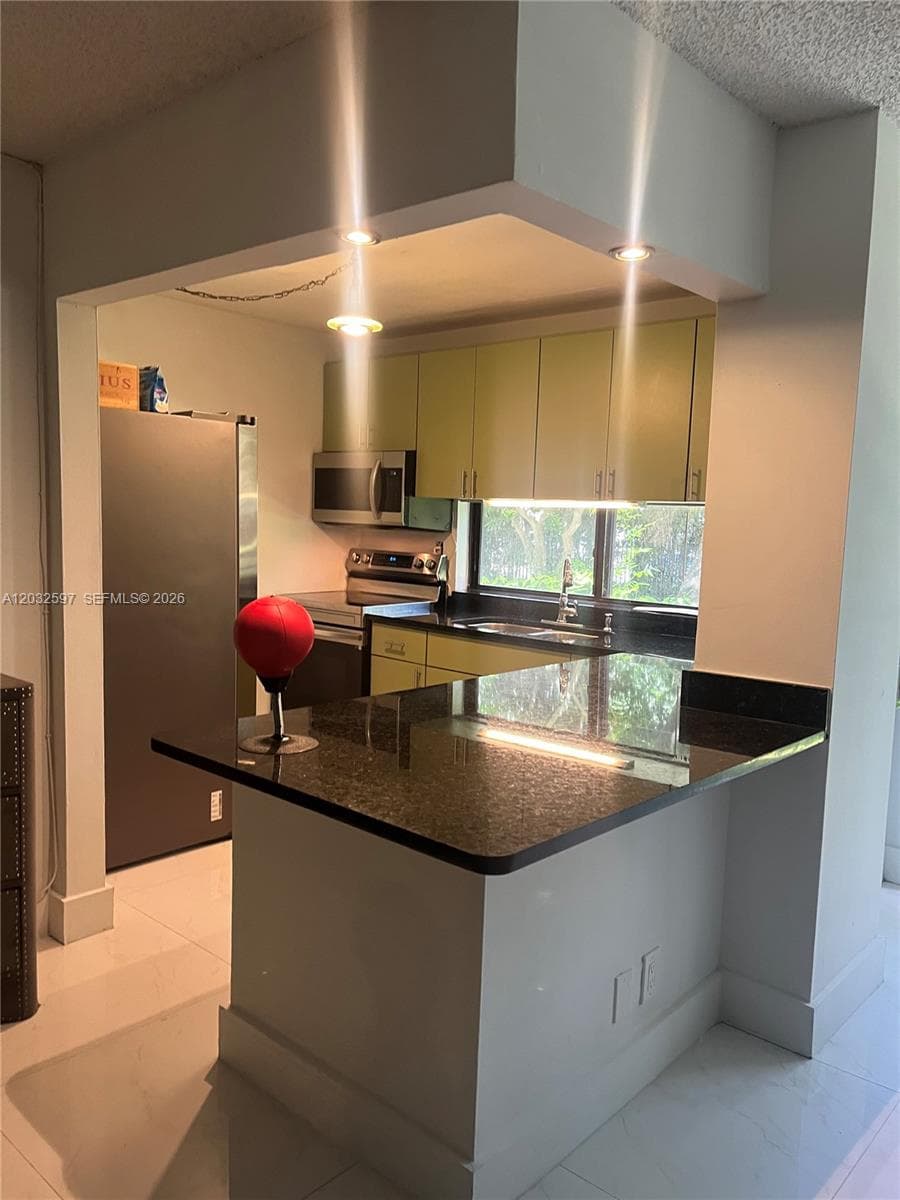 17021 N Bay Rd 103 photo 7