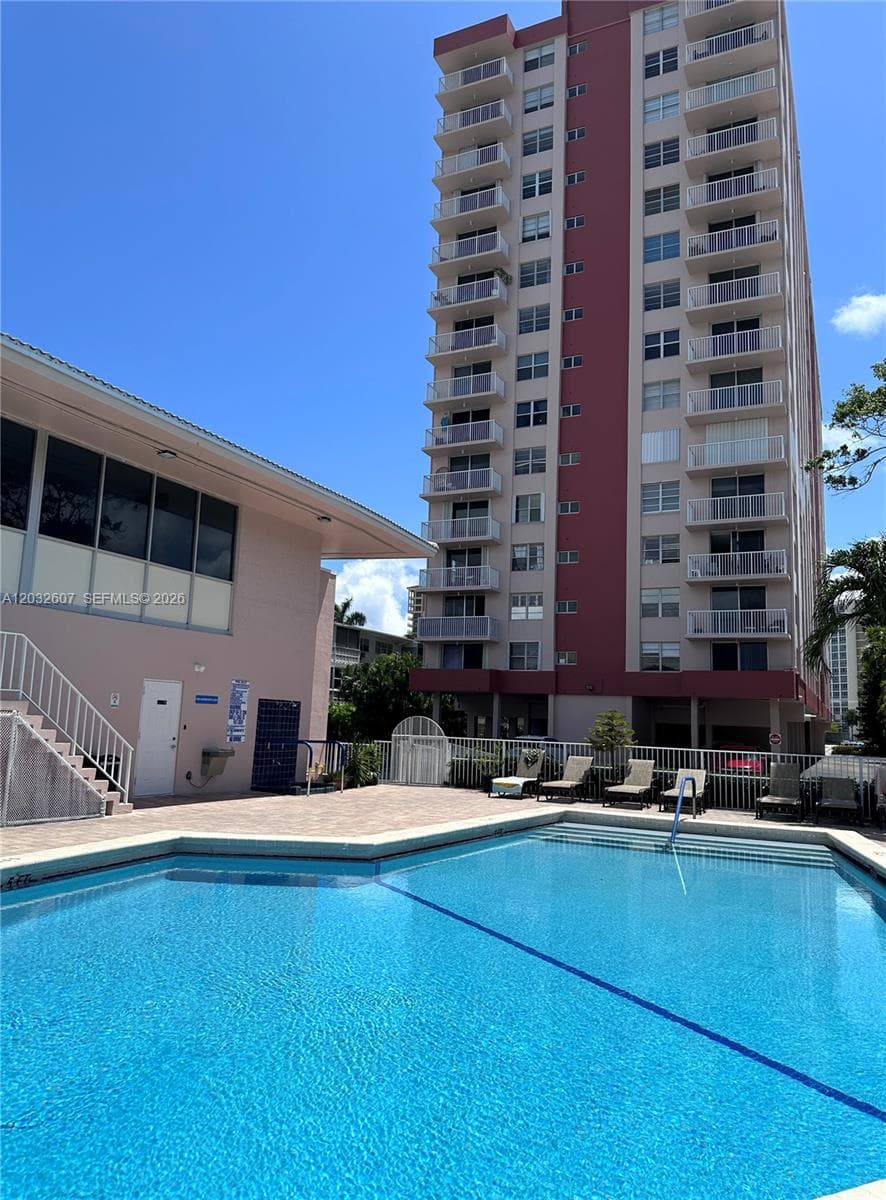 3161 S Ocean Dr 803 photo 2