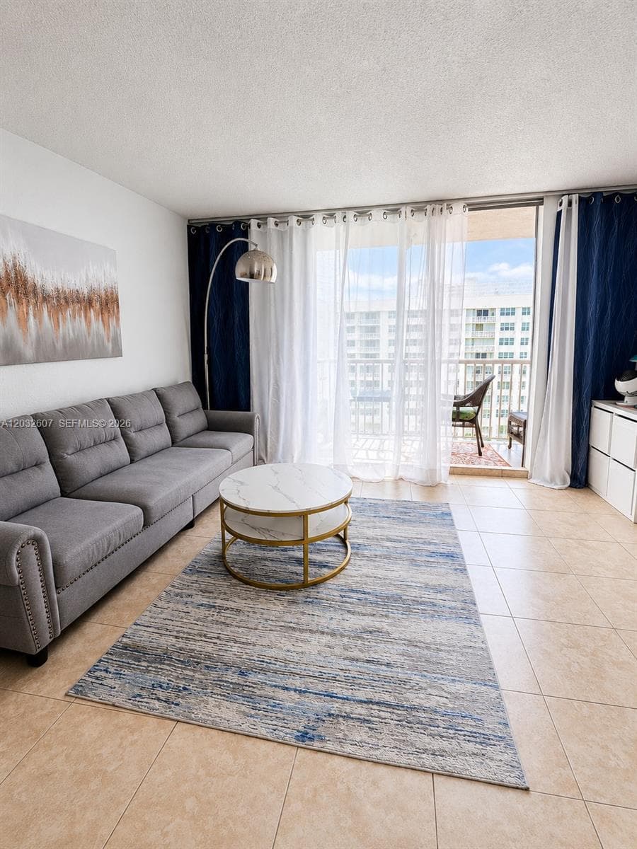 3161 S Ocean Dr 803 photo 4