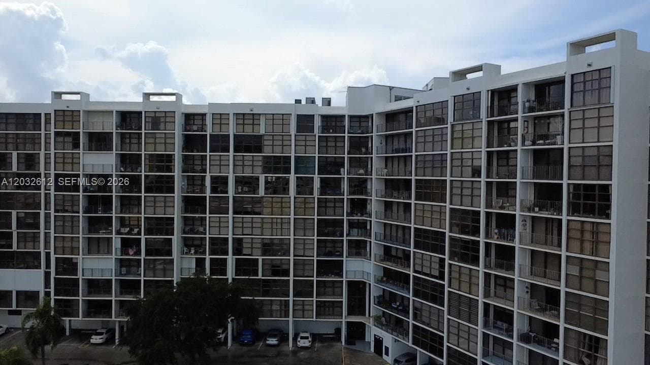 400 Leslie Dr 1124 photo 3