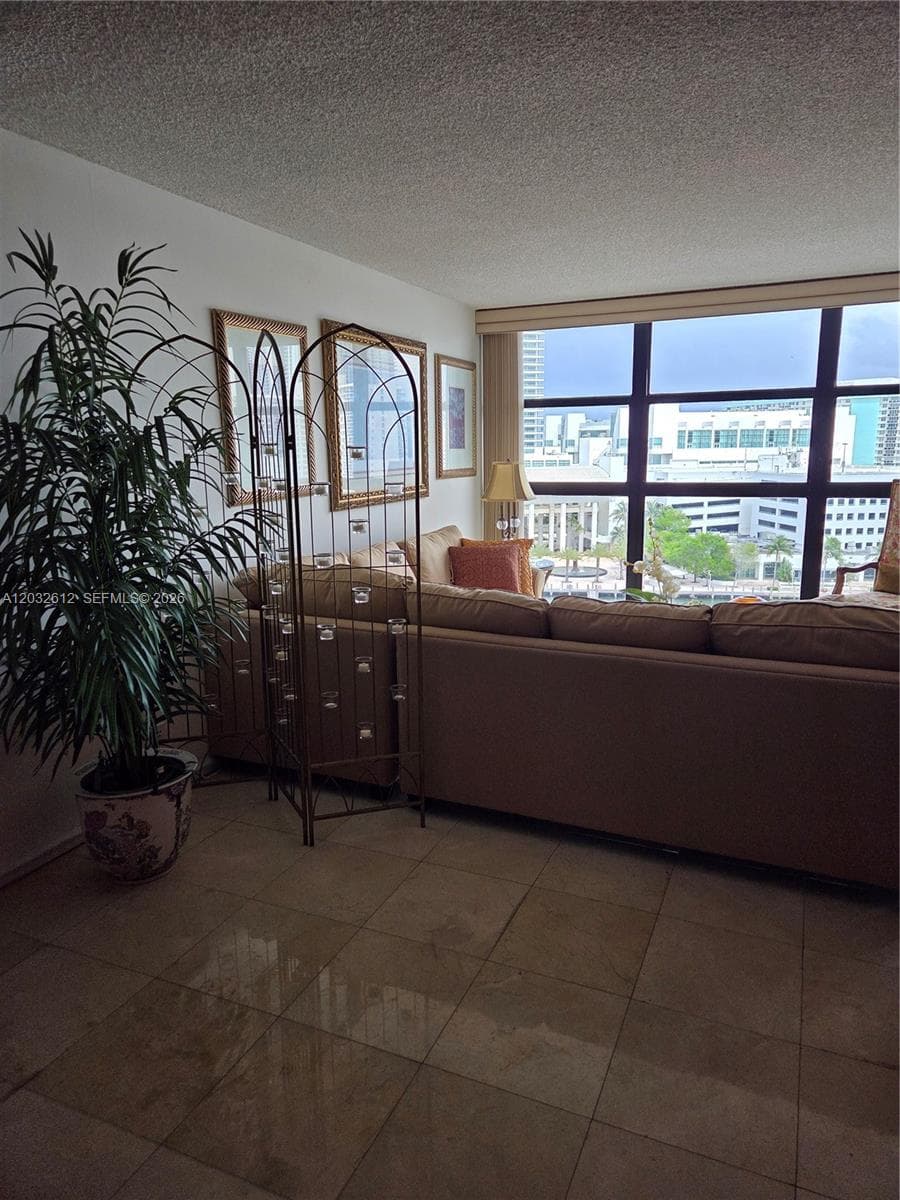 400 Leslie Dr 1124 photo 14