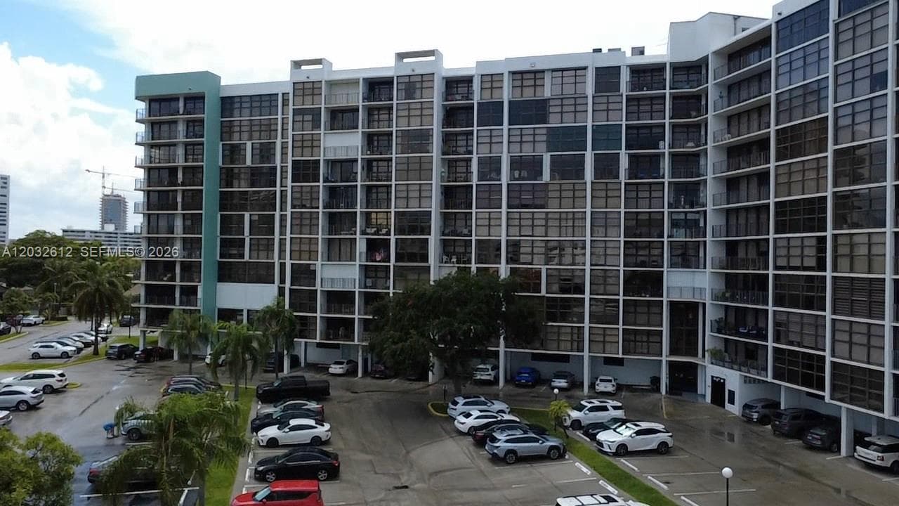 400 Leslie Dr 1124 photo 4