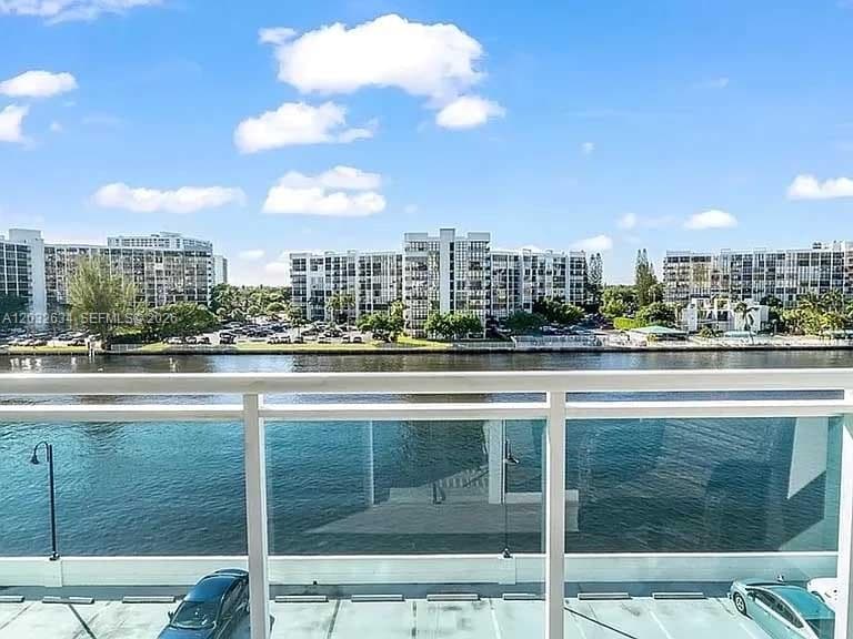 3000 S Ocean Dr 420 photo 1