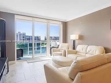 3000 S Ocean Dr 420 photo 4