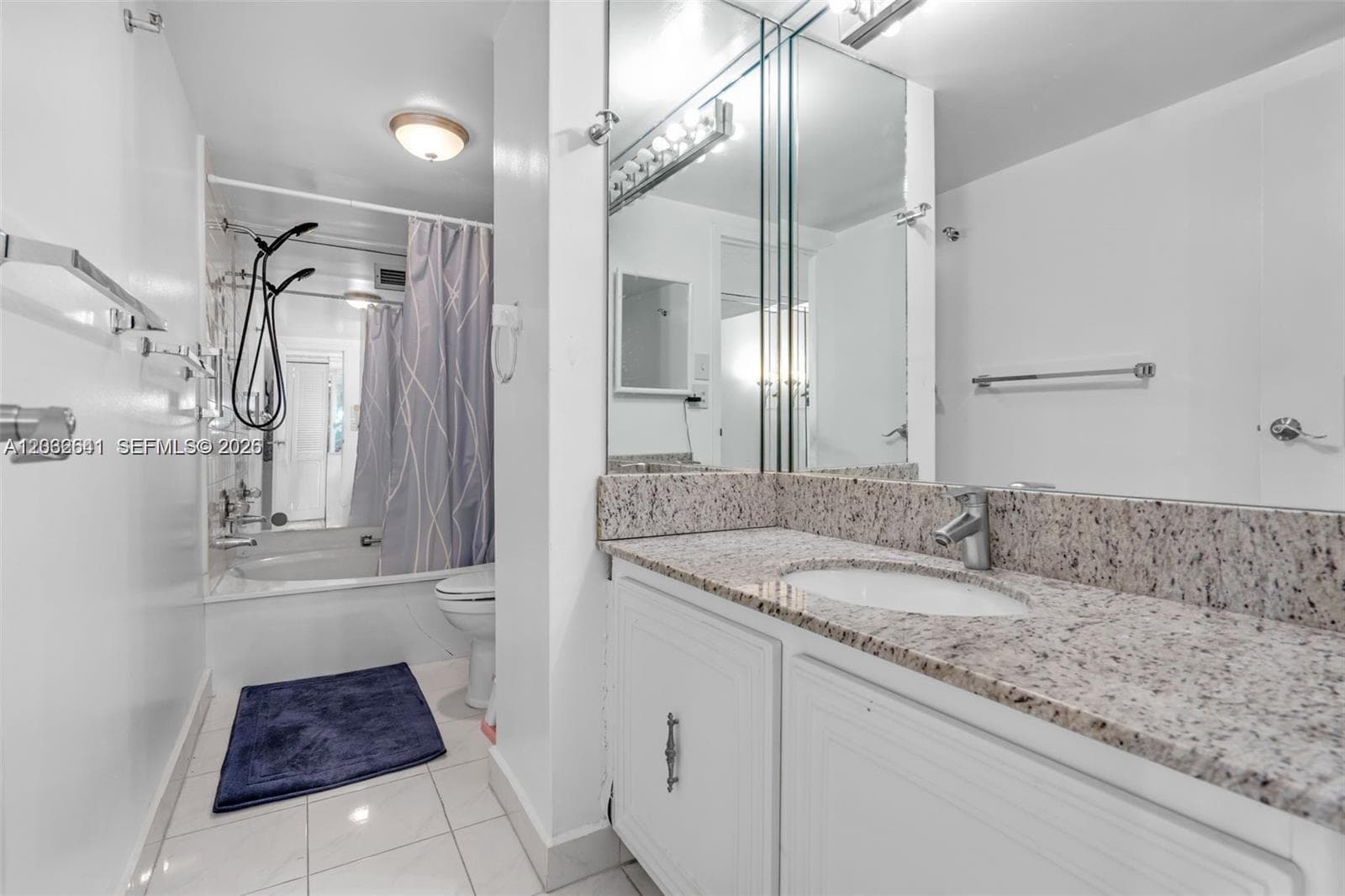 1000 Parkview Dr 715 photo 11