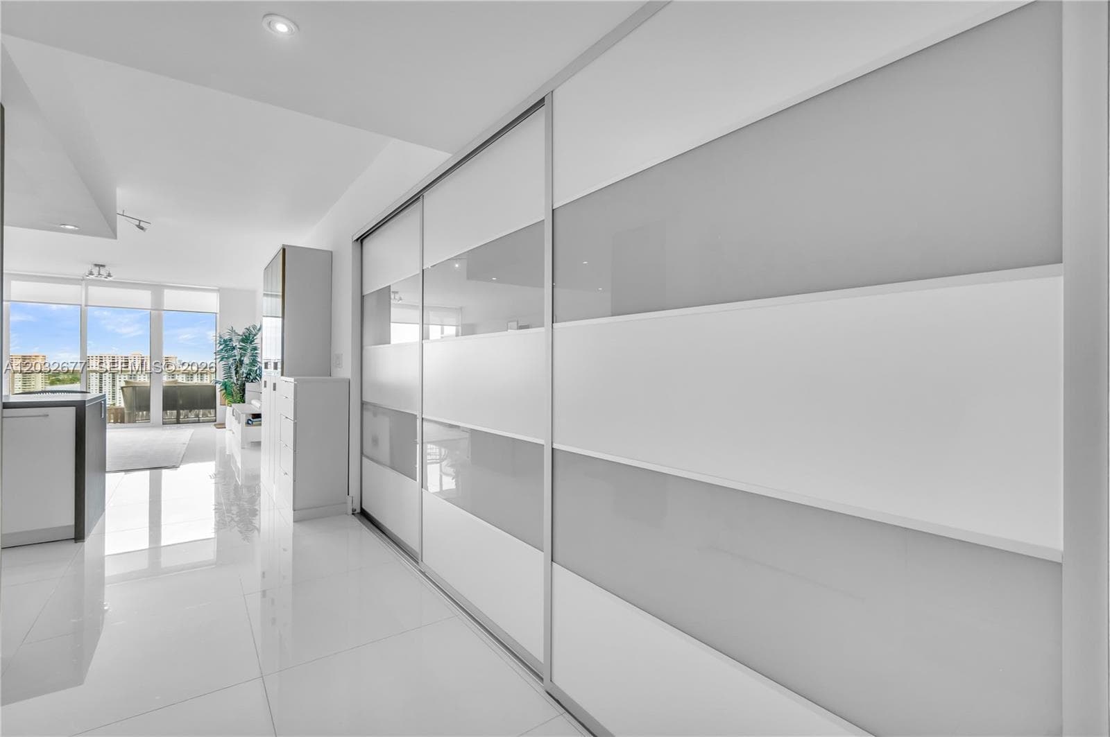 400 Sunny Isles Blvd 1917 photo 2