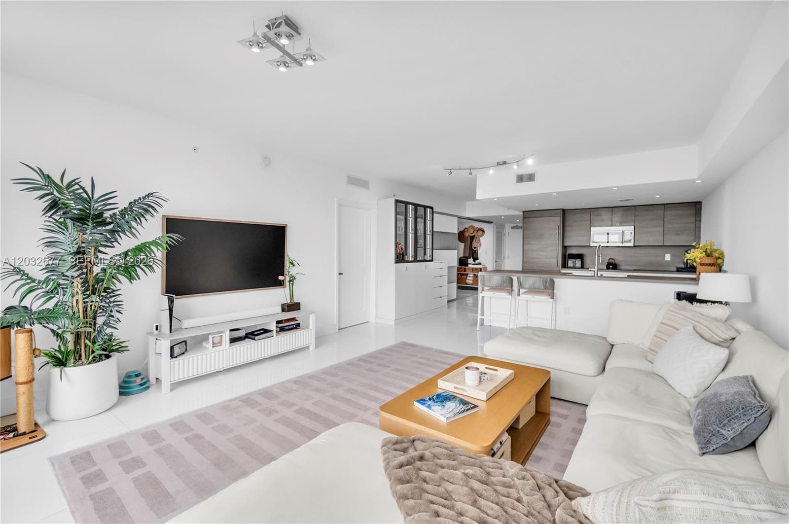400 Sunny Isles Blvd 1917 photo 18
