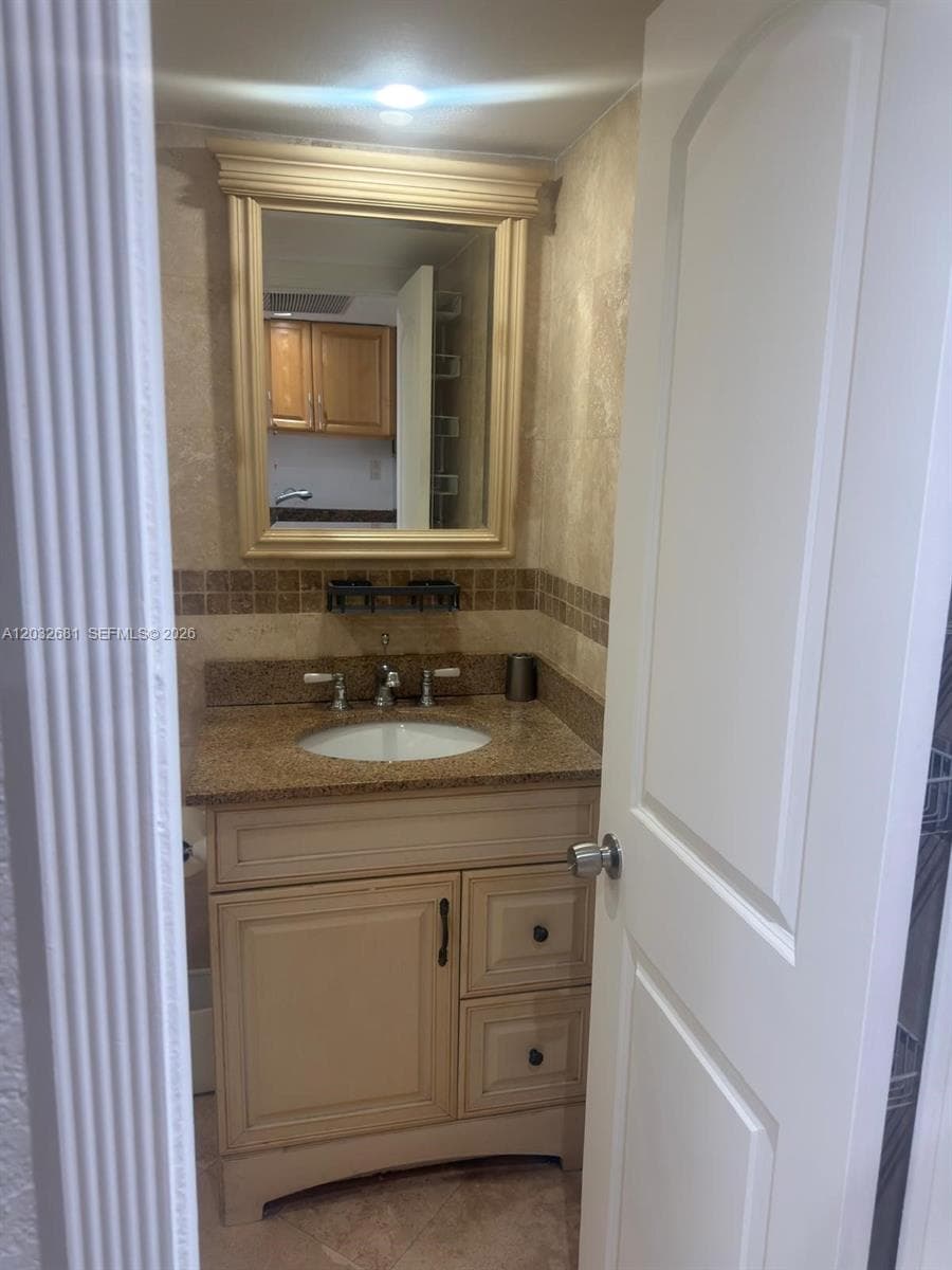 19201 Collins Ave 1044 photo 14
