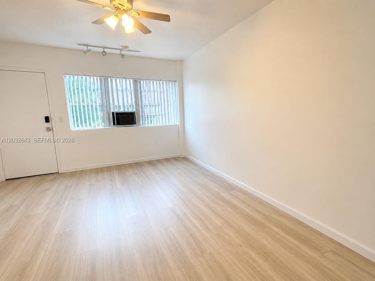 26 Diplomat Pkwy 2263 photo 6