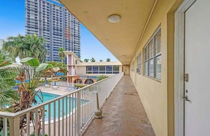 26 Diplomat Pkwy 2263 photo 17