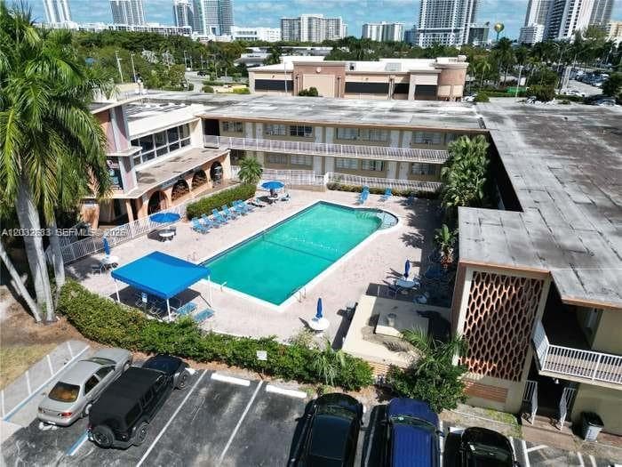 26 Diplomat Pkwy 2263 photo 16