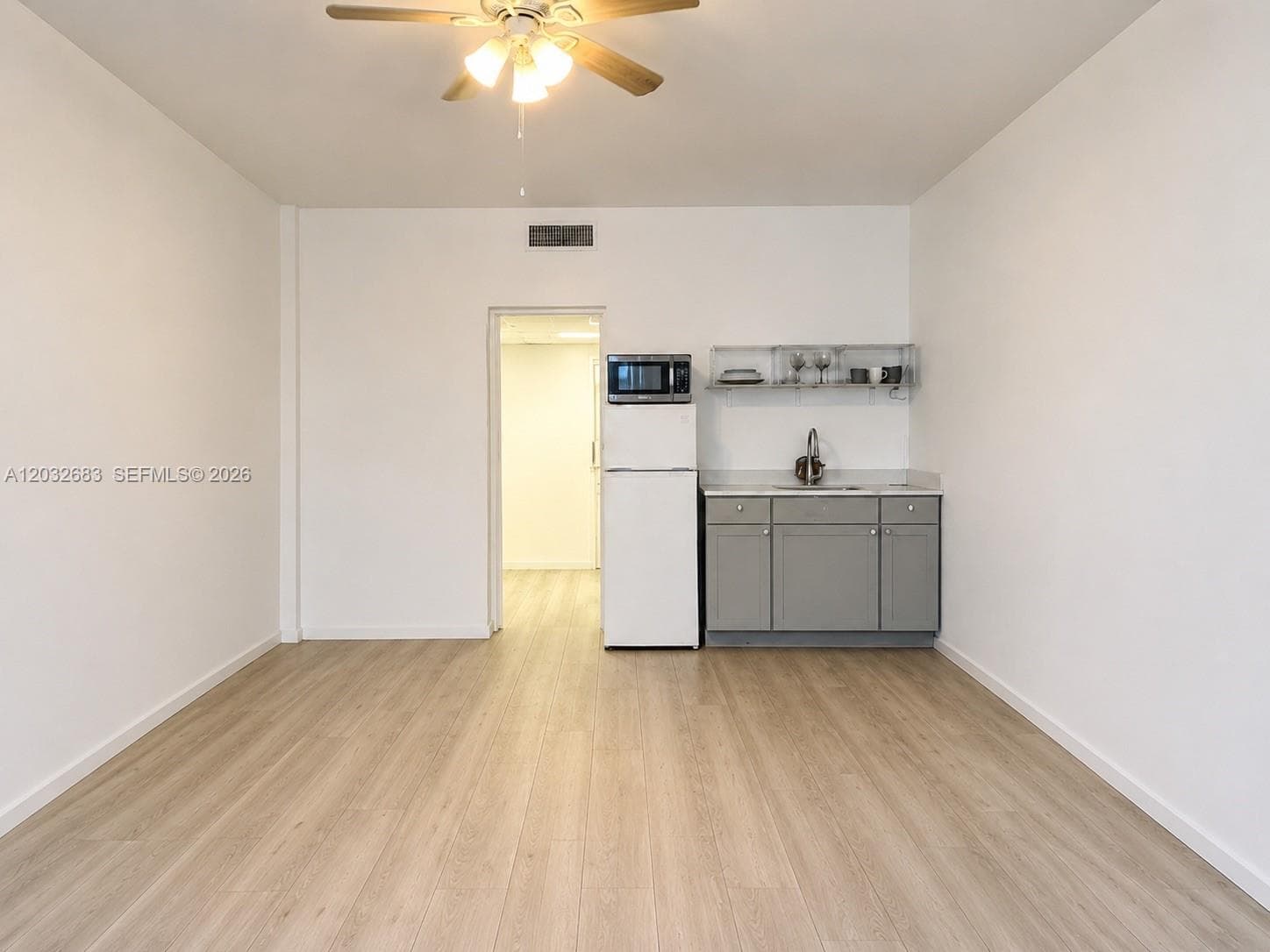 26 Diplomat Pkwy 2263 photo 1