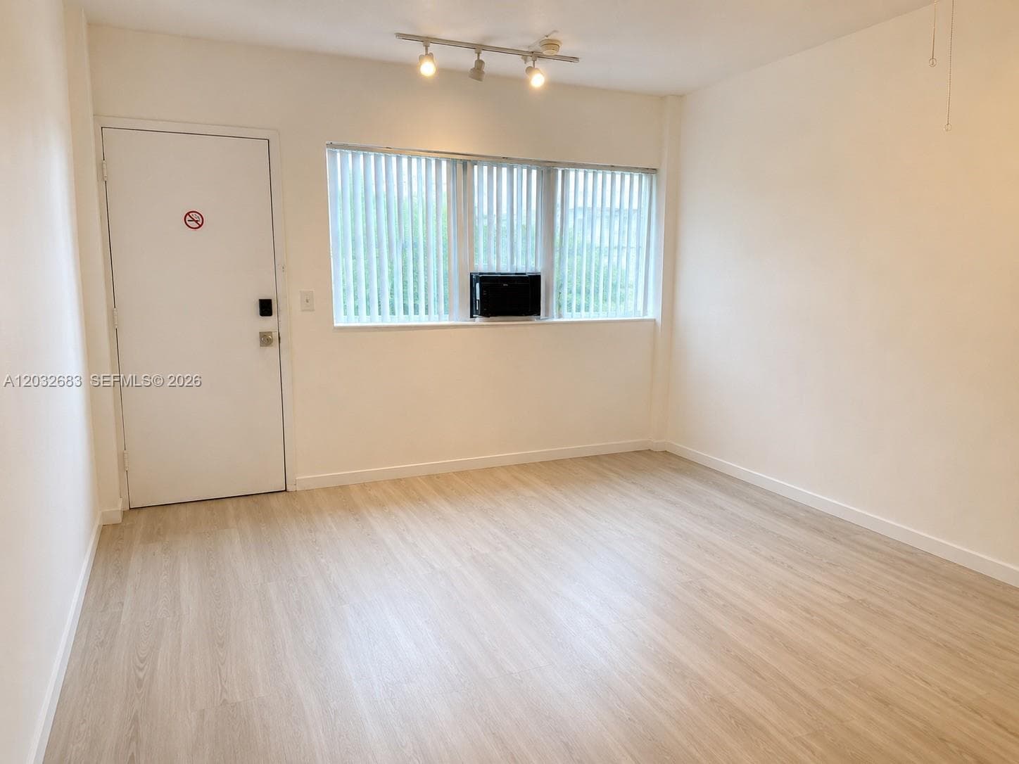 26 Diplomat Pkwy 2263 photo 5