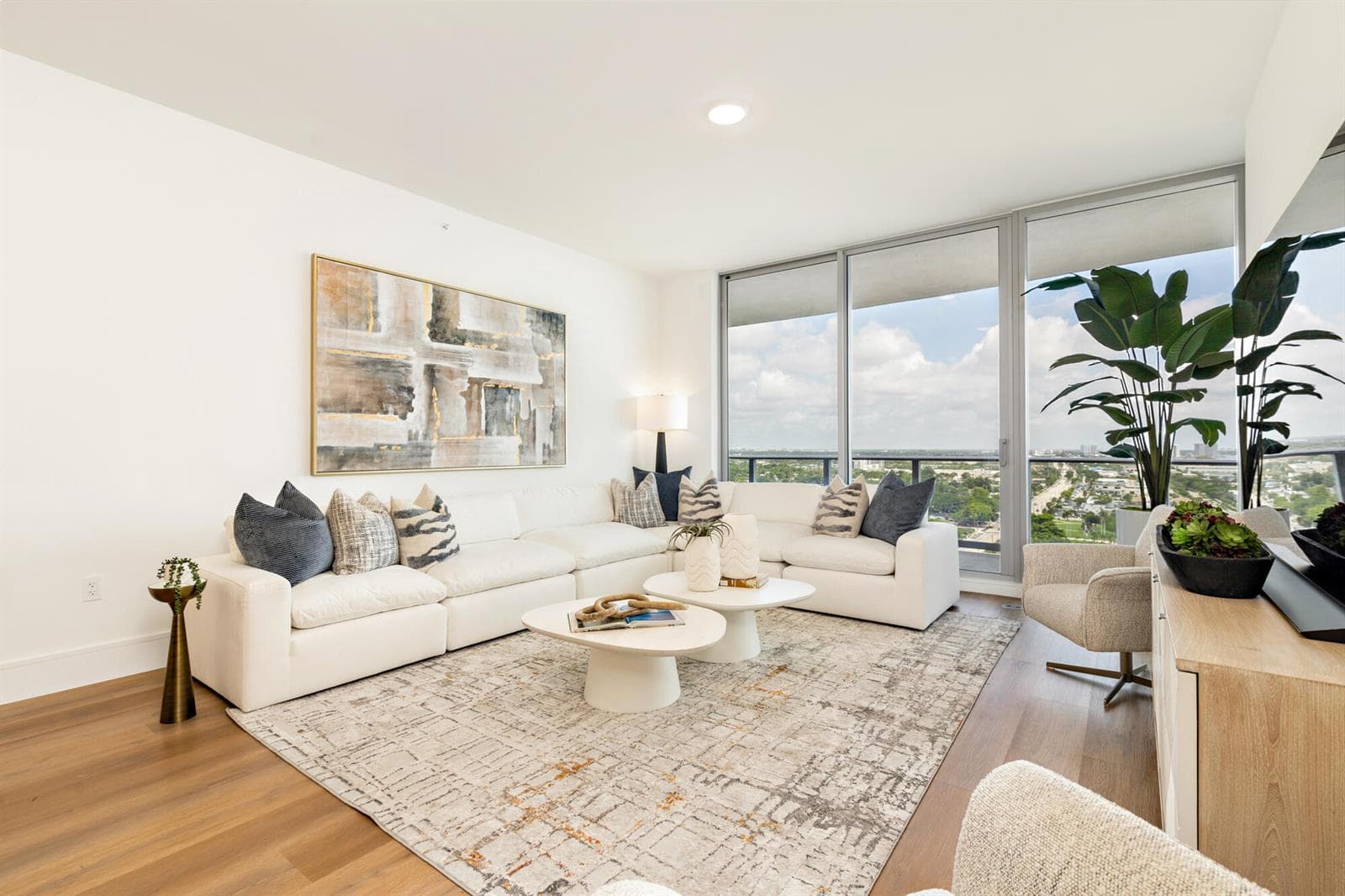 220 Lake Shore Drive 1813 photo 2