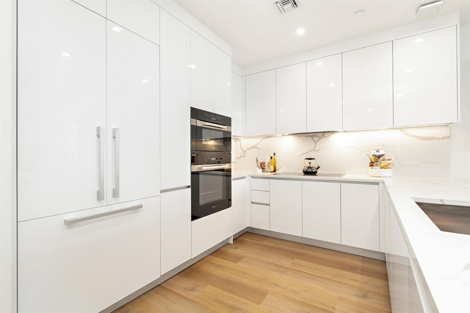 220 Lake Shore Drive 1813 photo 6