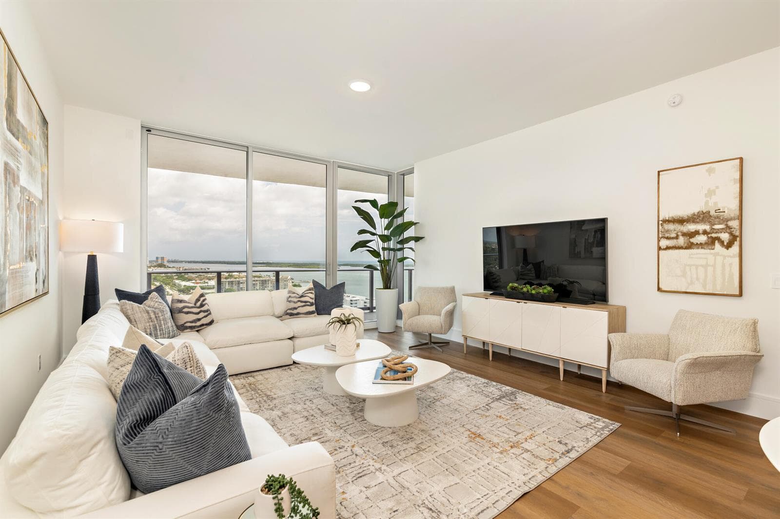 220 Lake Shore Drive 1813 photo 3