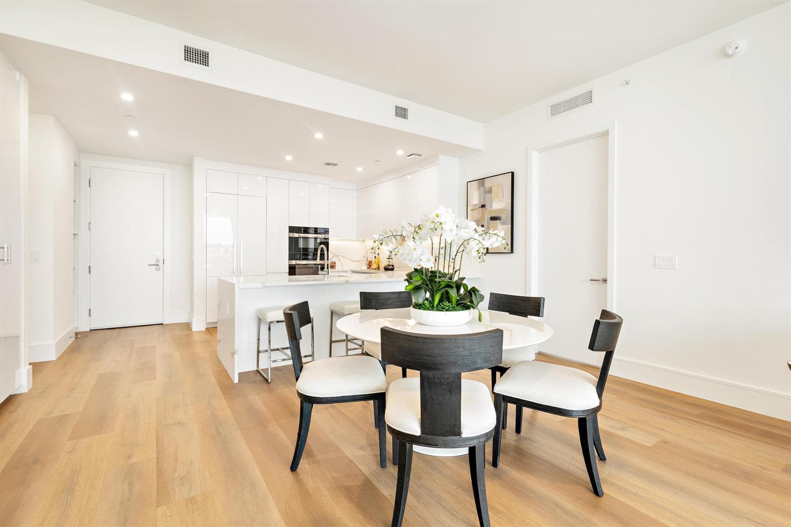 220 Lake Shore Drive 1813 photo 4