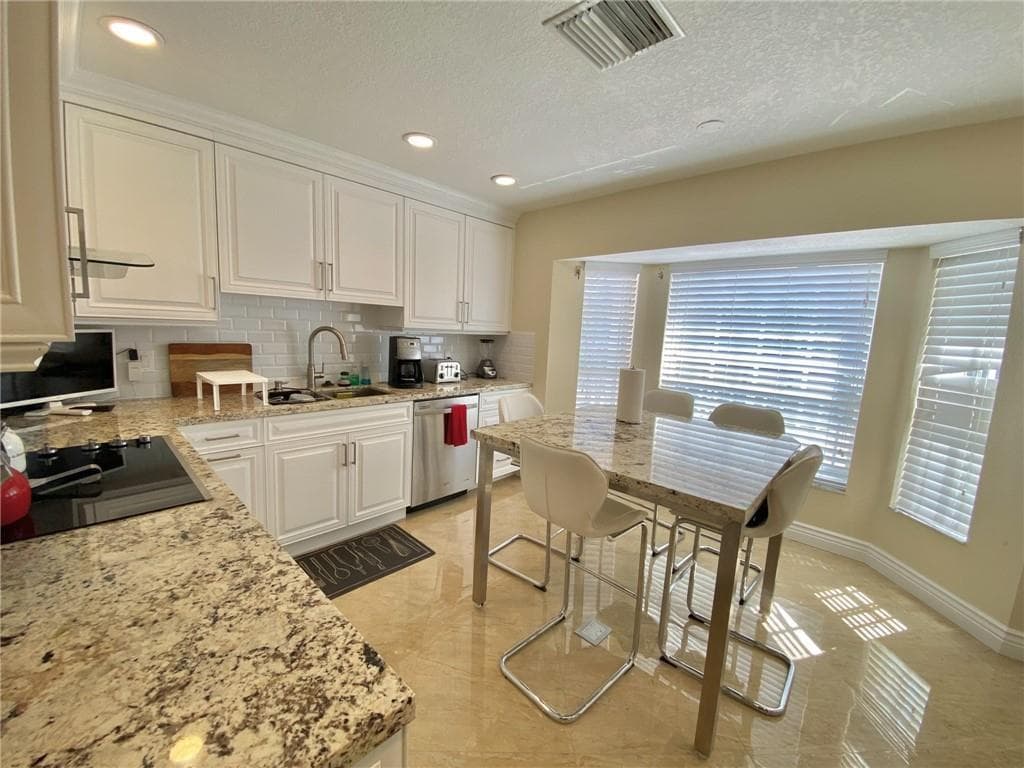 4230 N Ocean Drive photo 8