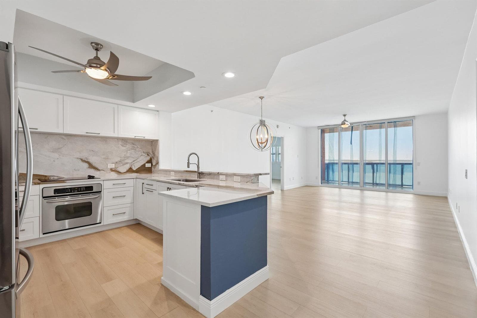 2650 Lake Shore Drive 1202 photo 2