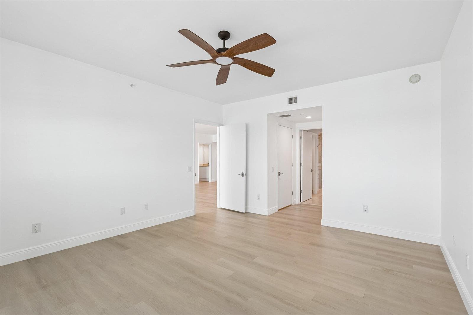2650 Lake Shore Drive 1202 photo 16