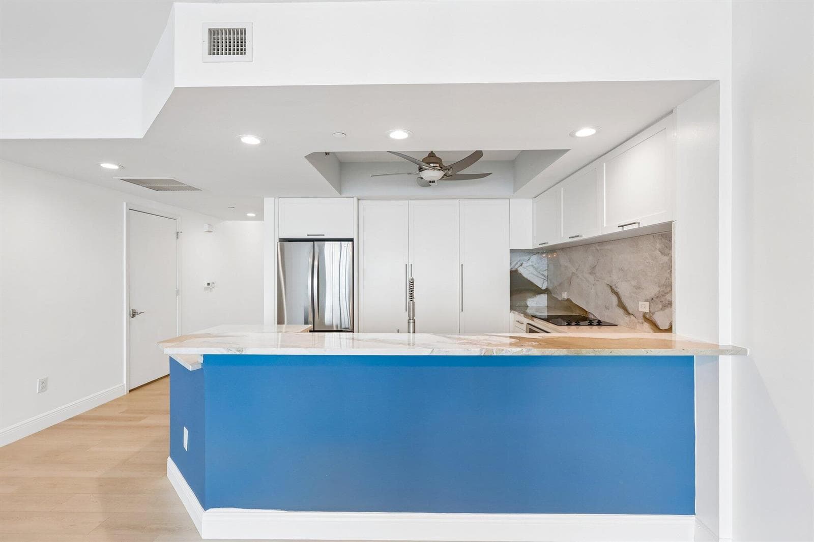 2650 Lake Shore Drive 1202 photo 5