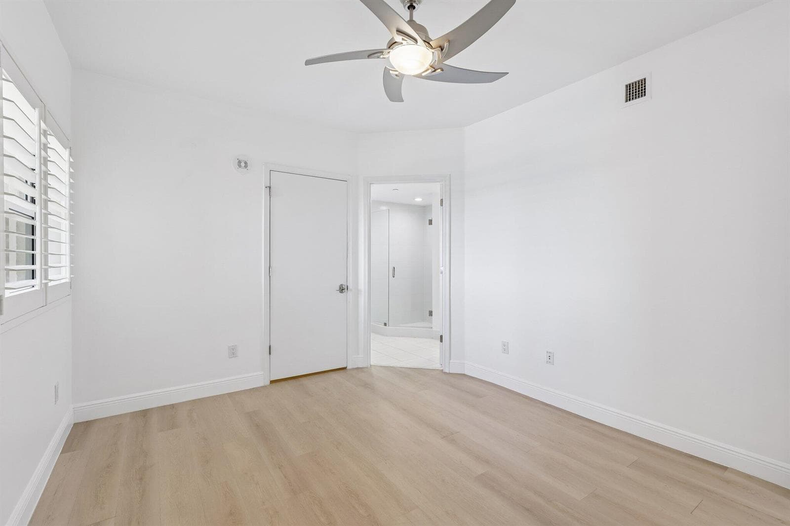 2650 Lake Shore Drive 1202 photo 10