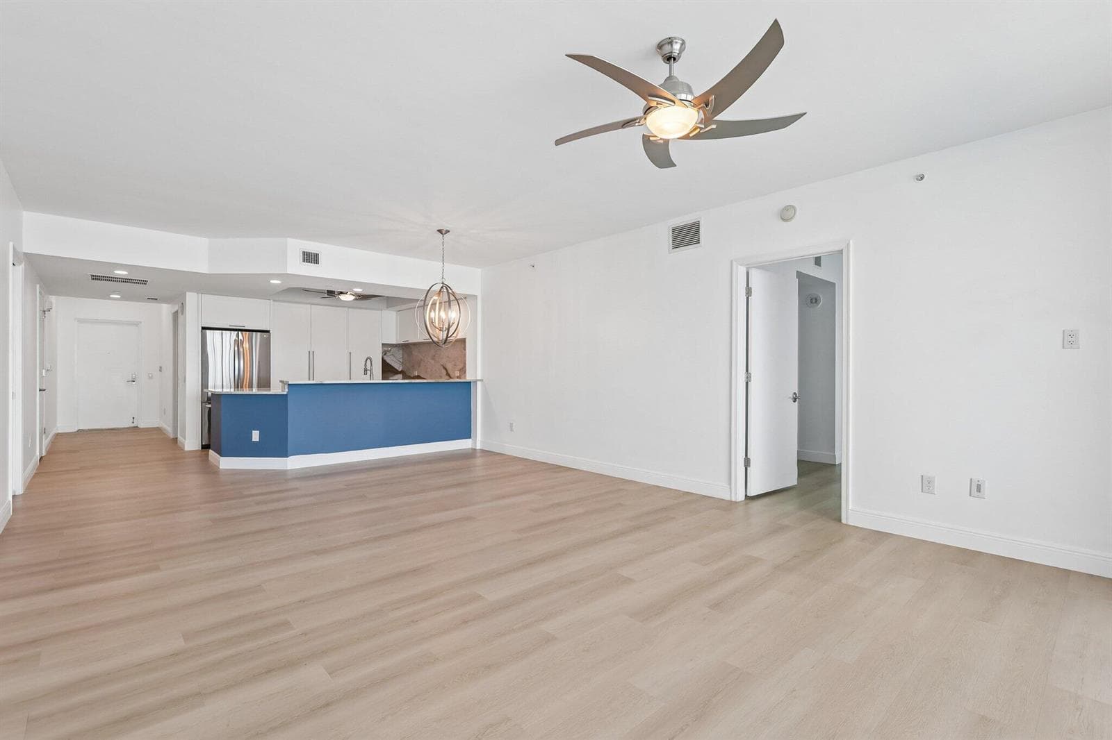 2650 Lake Shore Drive 1202 photo 4