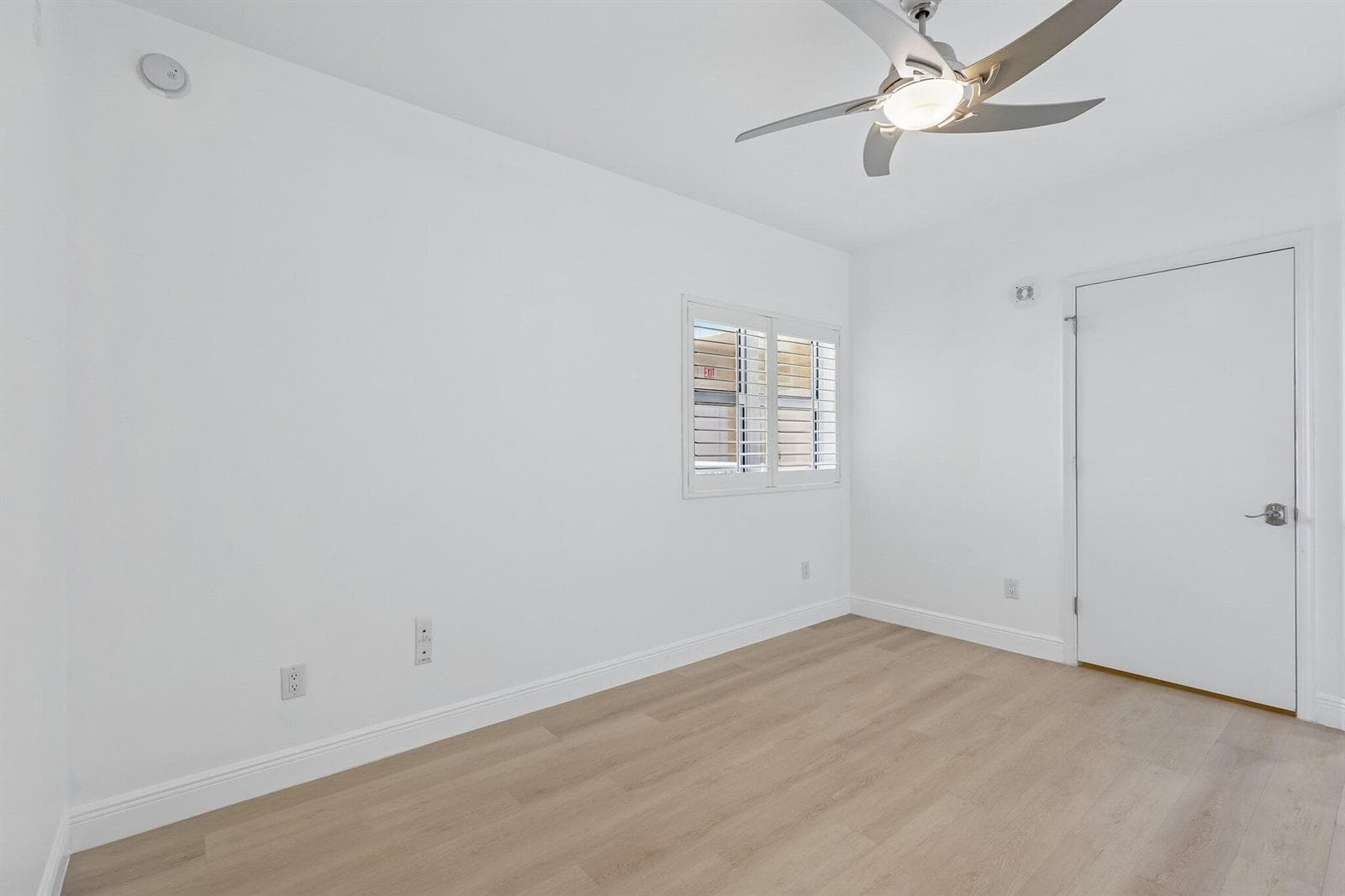2650 Lake Shore Drive 1202 photo 8