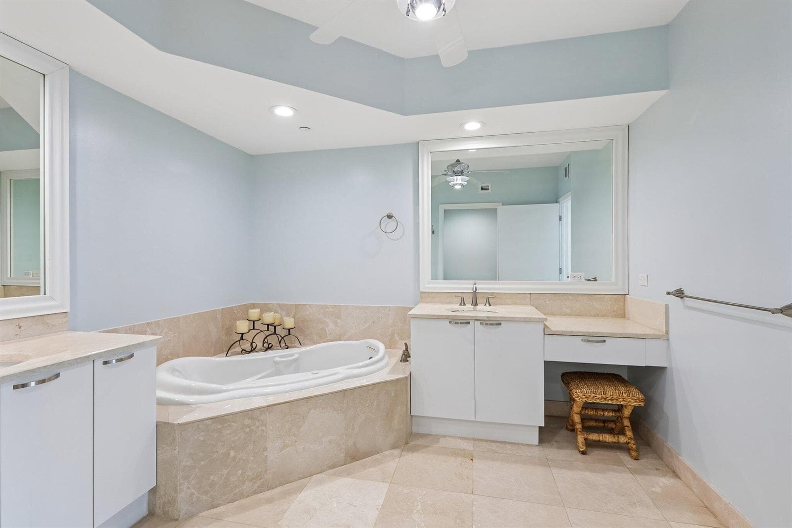 2650 Lake Shore Drive 1202 photo 21