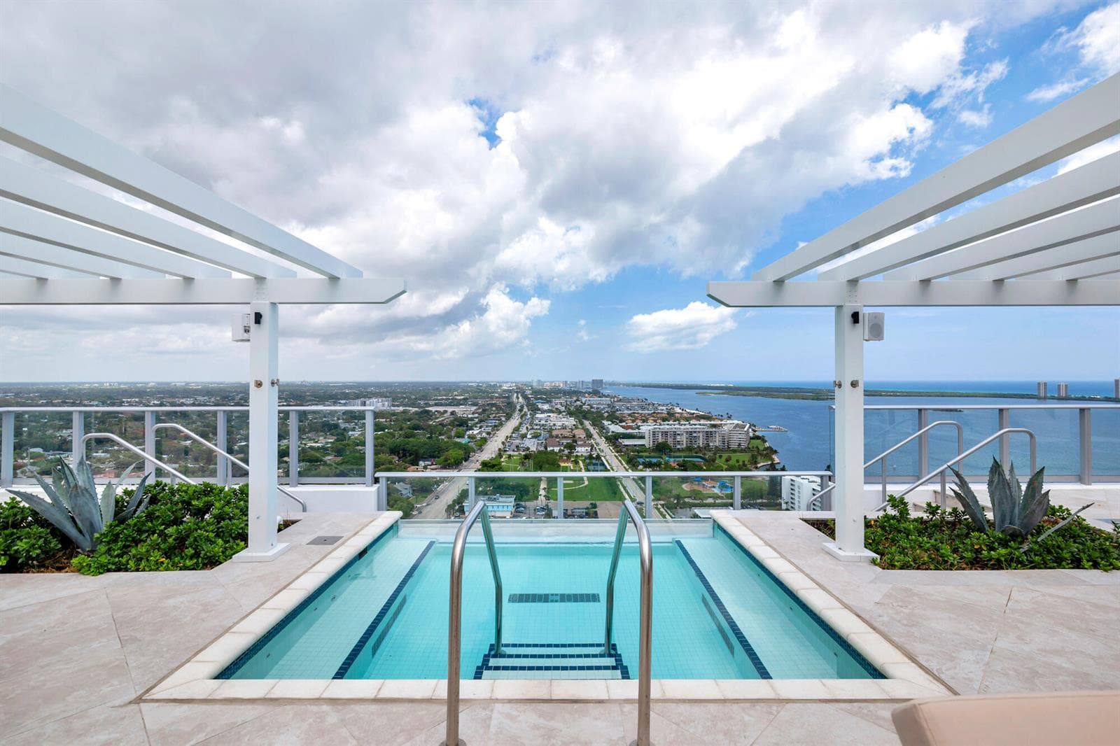 220 Lake Shore Drive 1809 photo 22