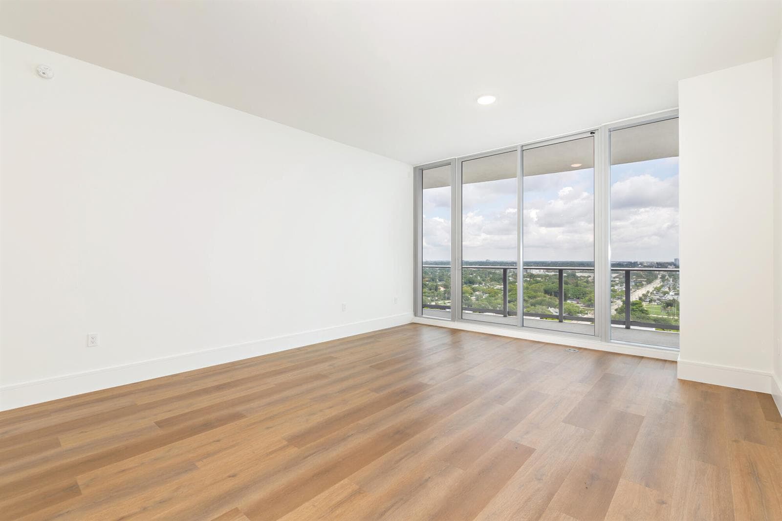 220 Lake Shore Drive 1809 photo 1