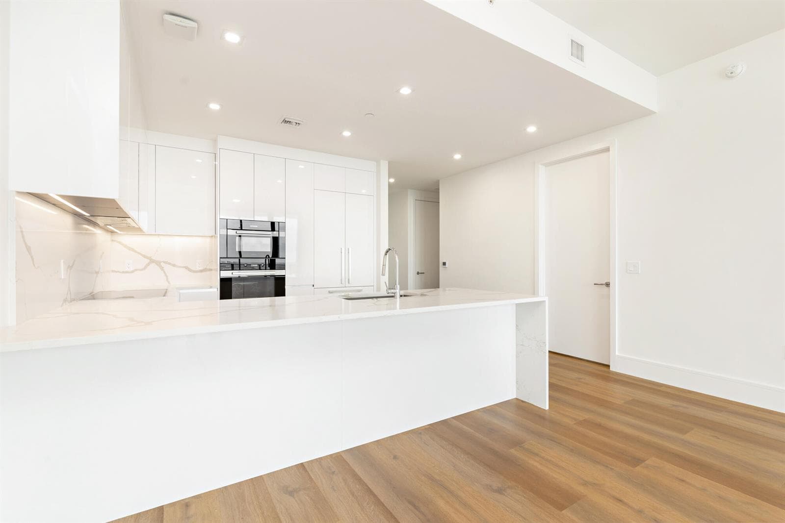 220 Lake Shore Drive 1809 photo 5