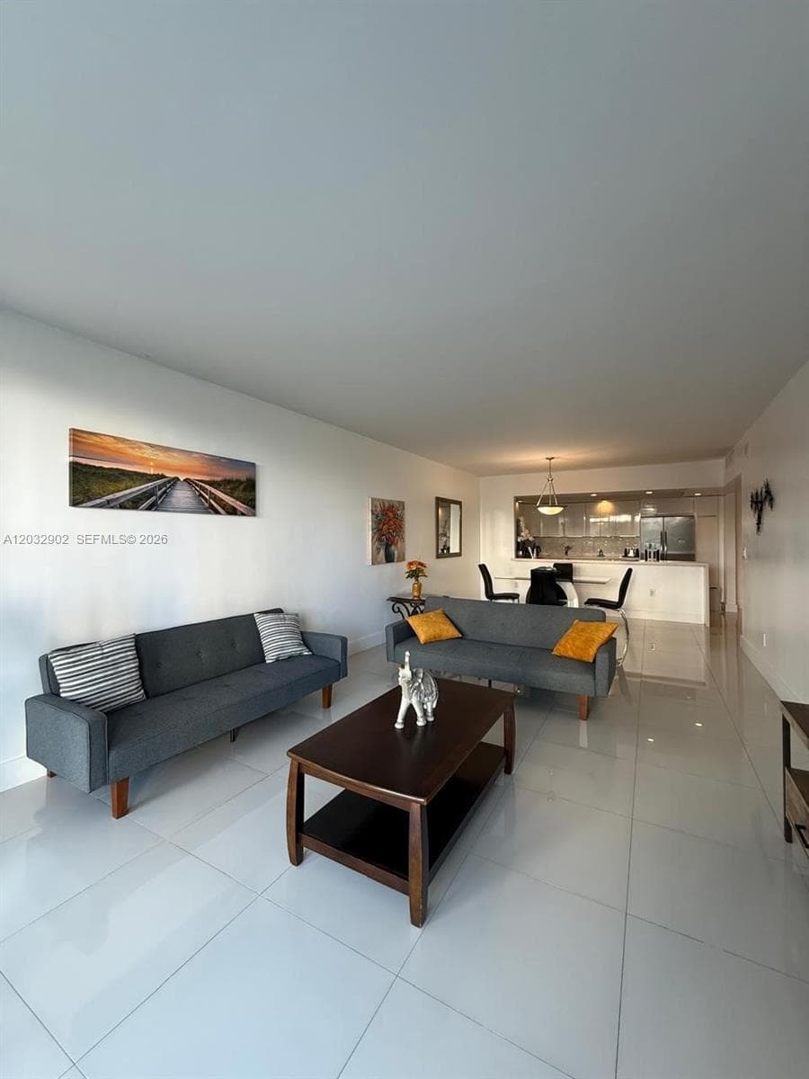 19370 Collins Ave 423 photo 2