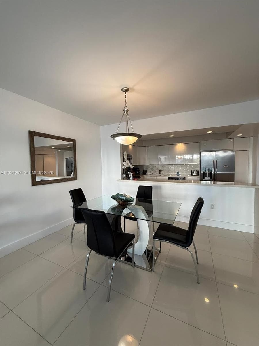 19370 Collins Ave 423 photo 3