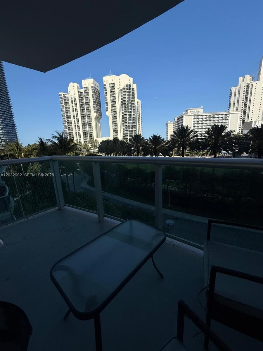 19370 Collins Ave 423 photo 1