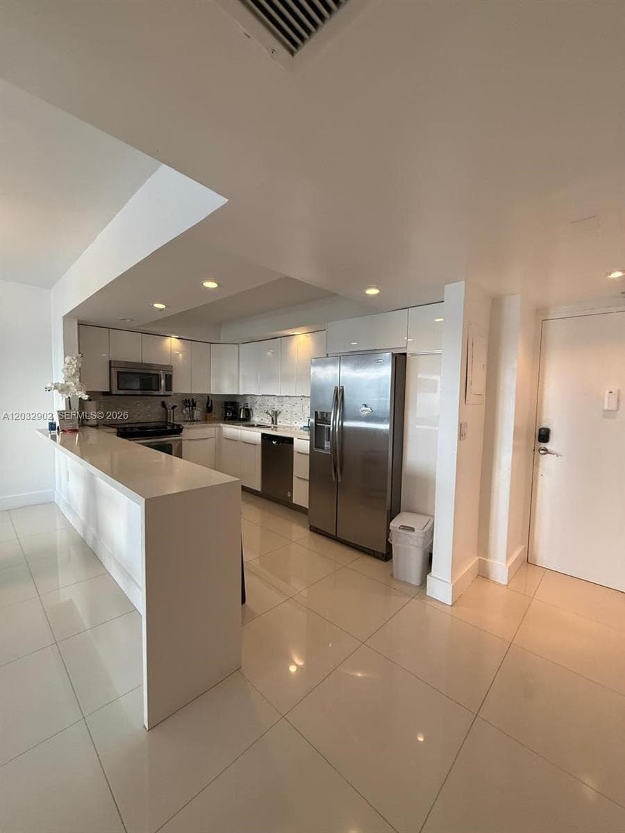 19370 Collins Ave 423 photo 5