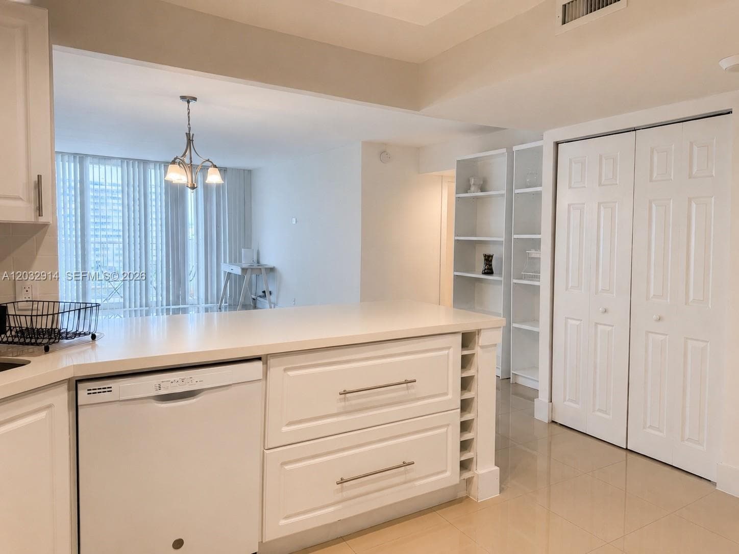 1865 S Ocean Dr 8I photo 3