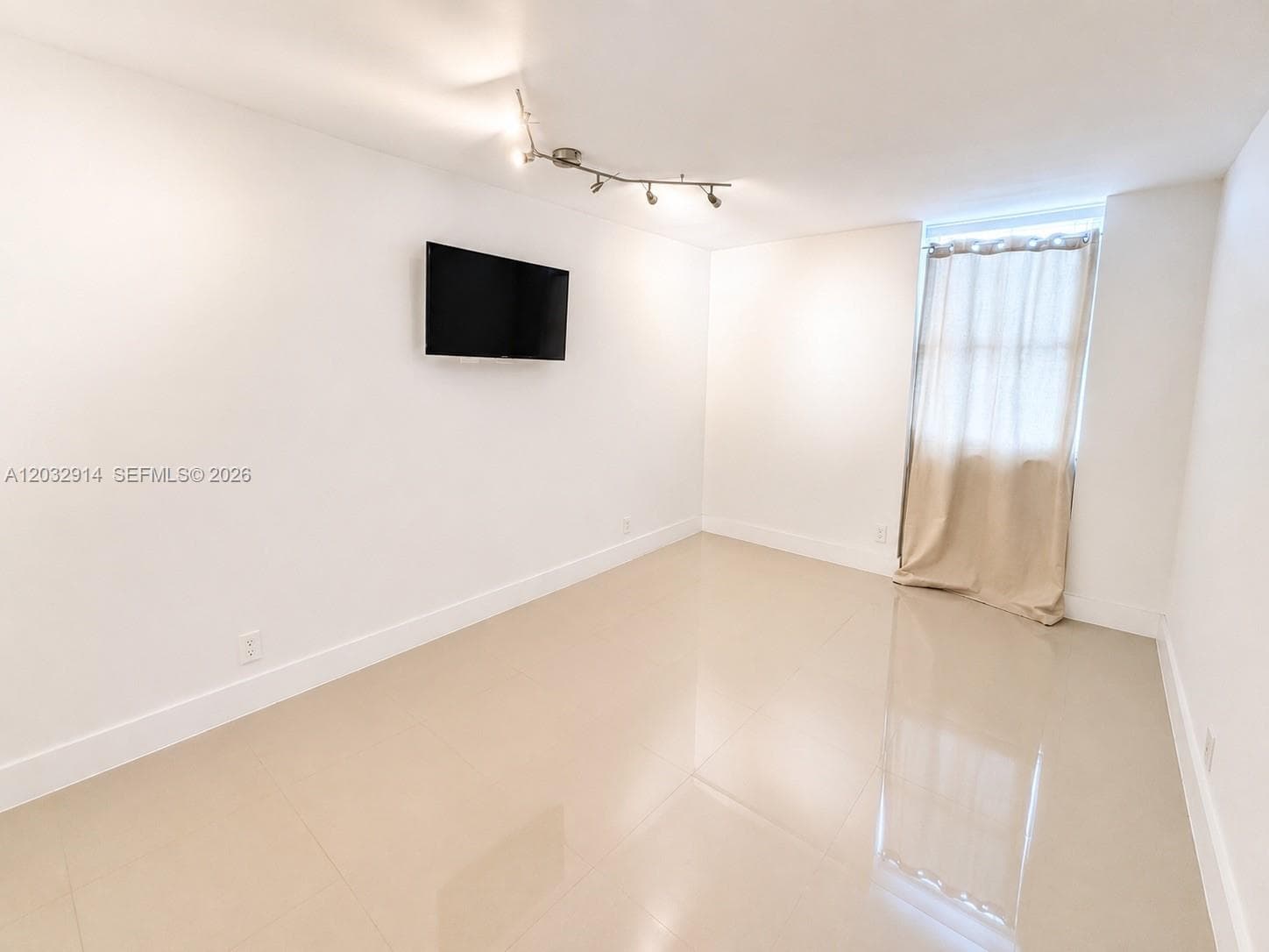 1865 S Ocean Dr 8I photo 19