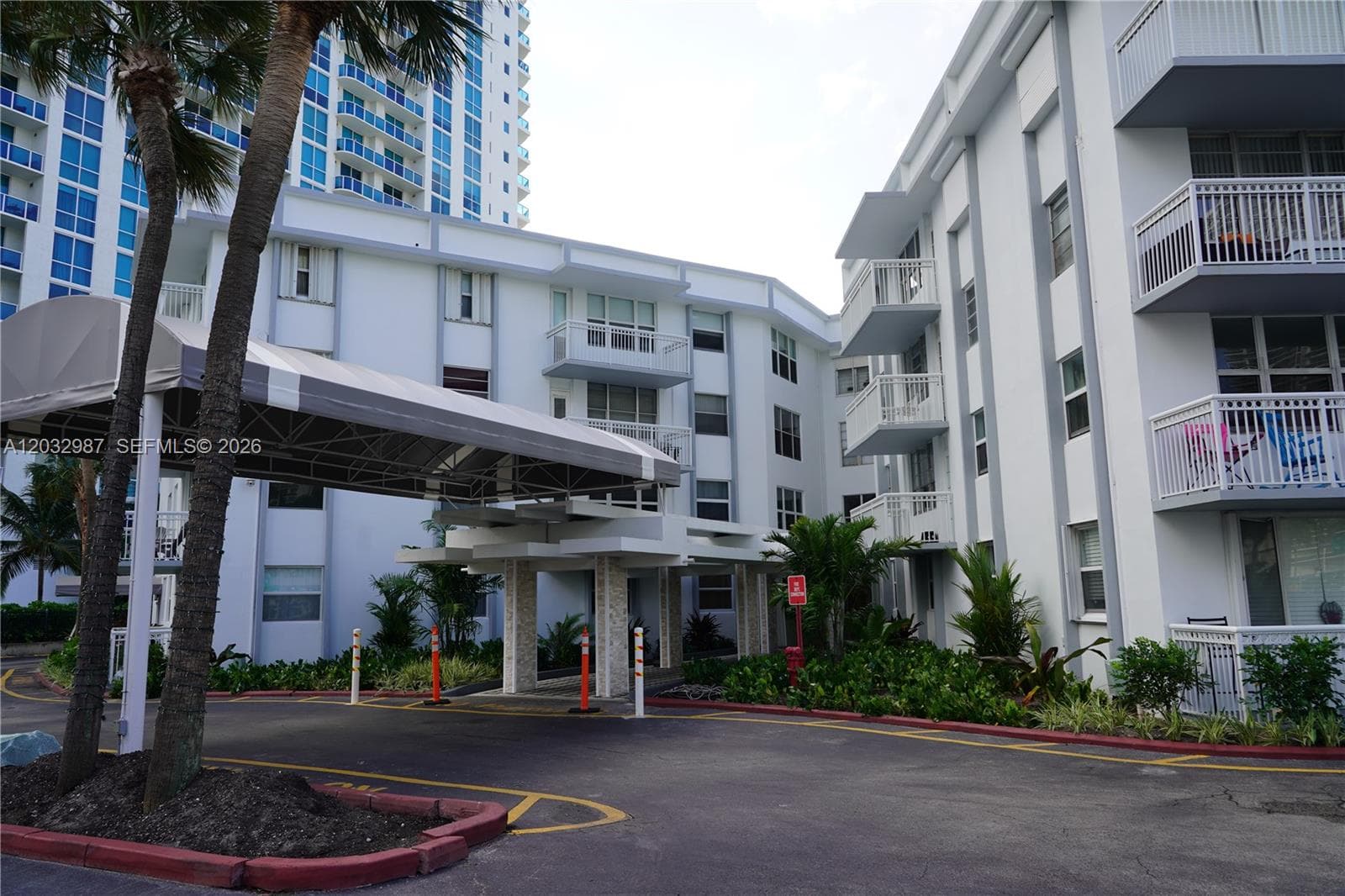 1913 S Ocean Dr 405 photo 4