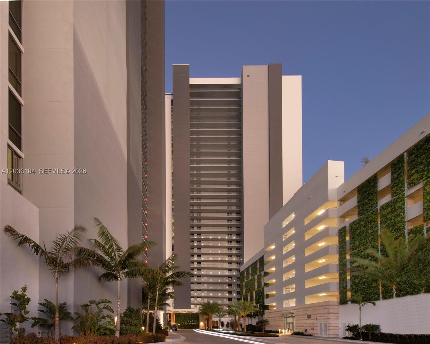 16385 Biscayne Blvd 1417 photo 3
