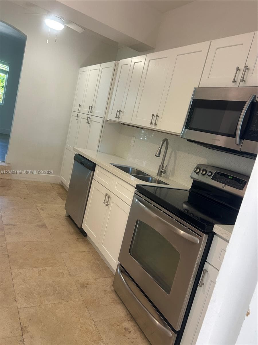 8200 Byron Ave 3 photo 2