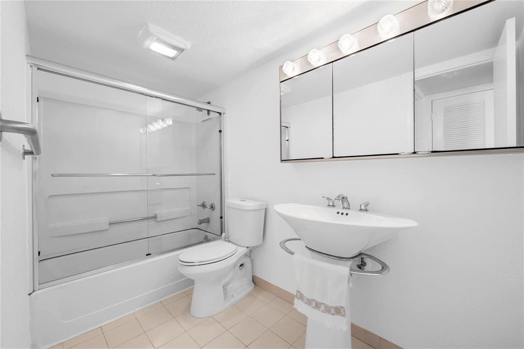 4800 Bayview 306 photo 17