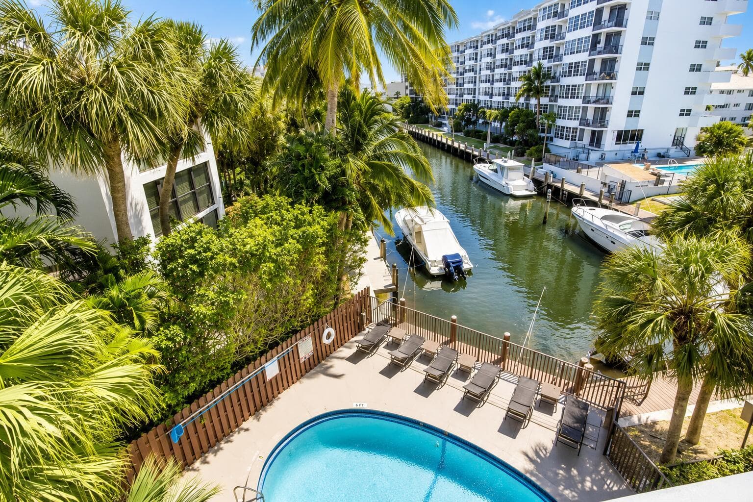 4800 Bayview 306 photo 20
