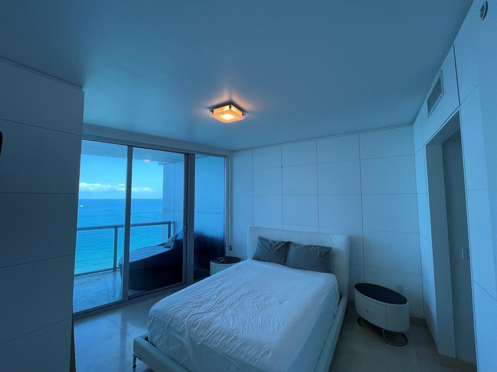 17001 Collins Avenue Unit 1806 photo 3