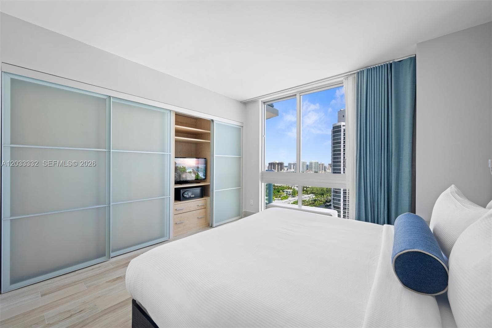 18683 Collins Ave 2503 photo 10