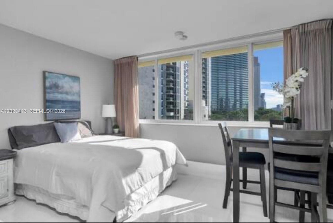 19201 Collins Ave 440 photo 2