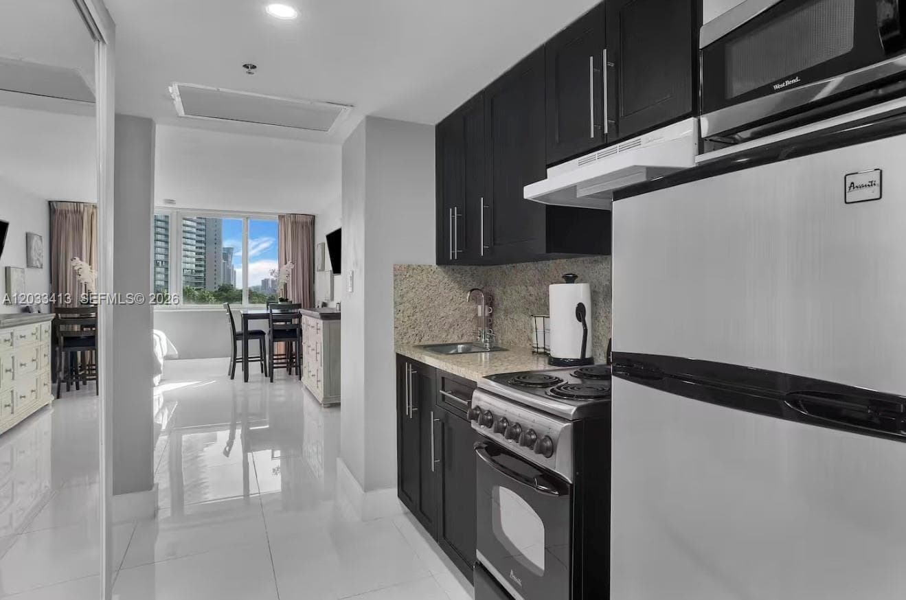 19201 Collins Ave 440 photo 7